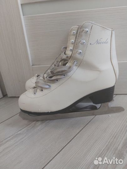 Продам коньки фигурные