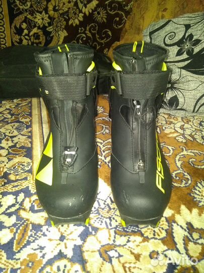 Лыжные ботинки