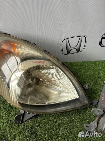 Фара Toyota Funcargo NCP20