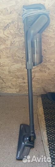 Проводной вертикальный пылесос