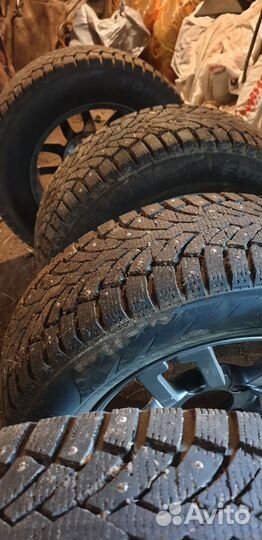 Pirelli Formula Ice 215/65 R16 98