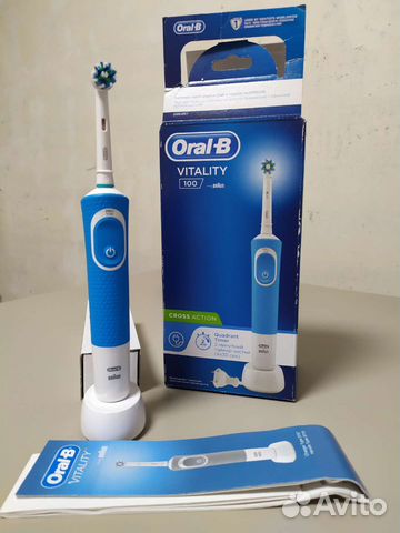 Электронная зубная щетка Oral-B Vitality D100
