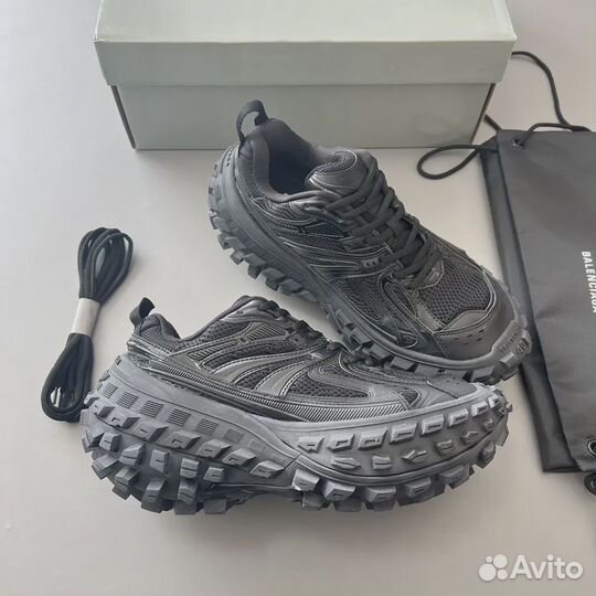 Balenciaga defender