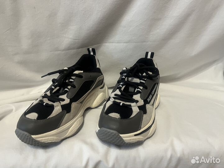 Кроссовки женские 38 размер б/у