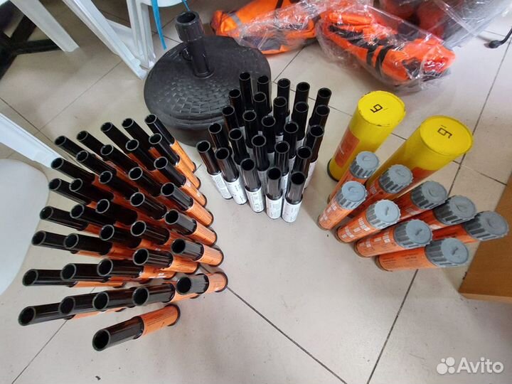 Фальшфейер красного и белого огня. Морской регистр