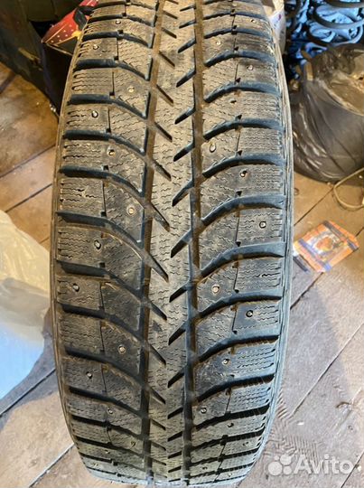 Bridgestone Ice Cruiser 7000 235/65 R17