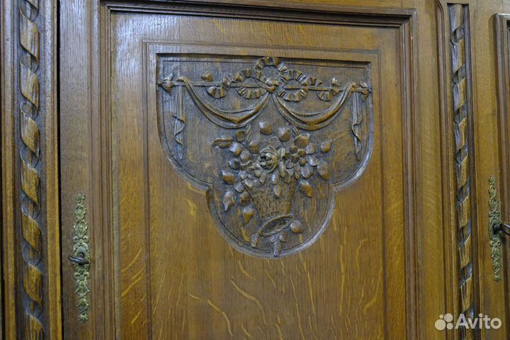 Антикварный дубовый буфет