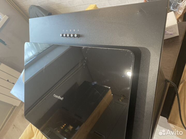 Наклонная вытяжка новая с дефектом доставки