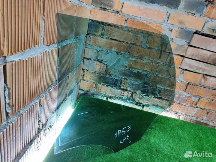 Стекло двери задней левой Volkswagen Passat B6