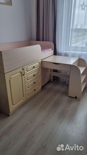 Детская кровать чердак со столом и шкафом