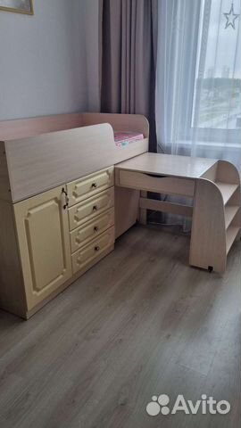 Детская кровать чердак со столом и шкафом