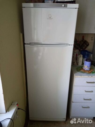 Холодильник бу Indesit