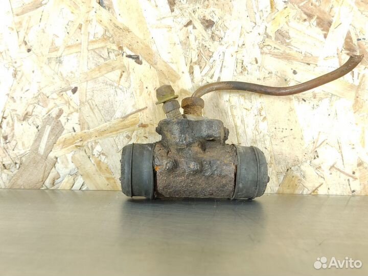 Цилиндр тормозов рабочий Toyota Corolla e10