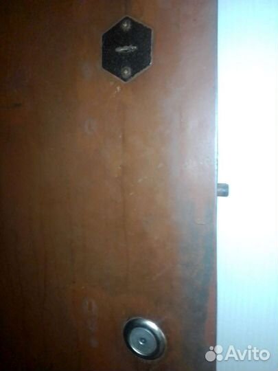 Дверь входная металлическая б/у