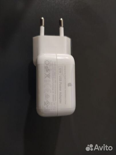 Сетевое зарядное устройство Apple MD836ZM/A белый