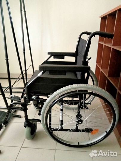 Кресло-коляска инвалидное