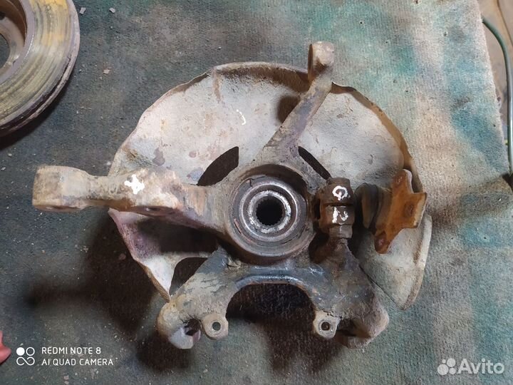 Кулак поворотный передний правый Golf 2