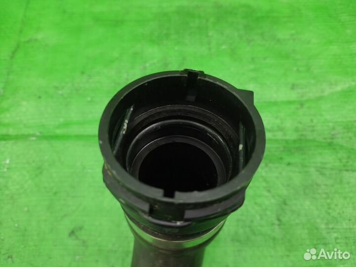 Патрубок радиатора нижний 4.2 BAR Audi Q7/Touareg