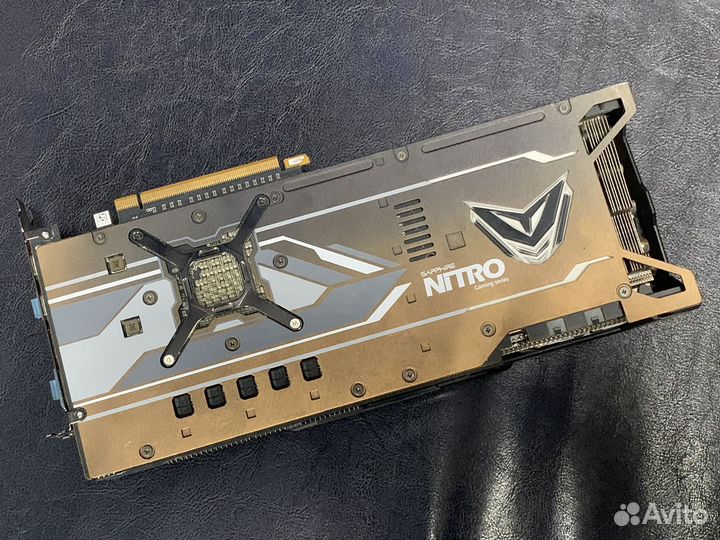 Saphire nitro + radeon RX vega 56 8Gb
