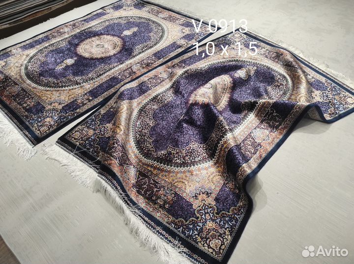 Иранский шелковый ковер