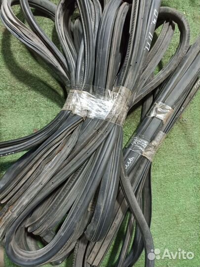 Резинка уплотнительная Nissan Almera Classic I (20