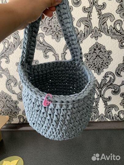 Органайзер на кроватку вязаный подвесной