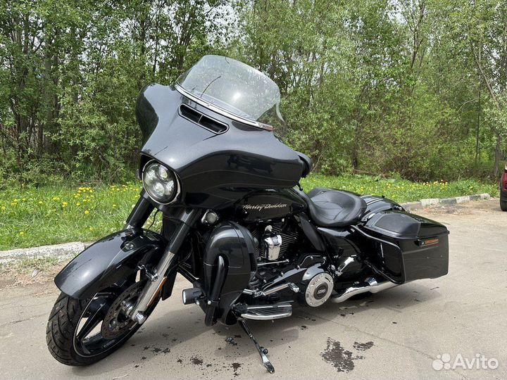 Harley-Davidson Street Glide CVO 2017 года