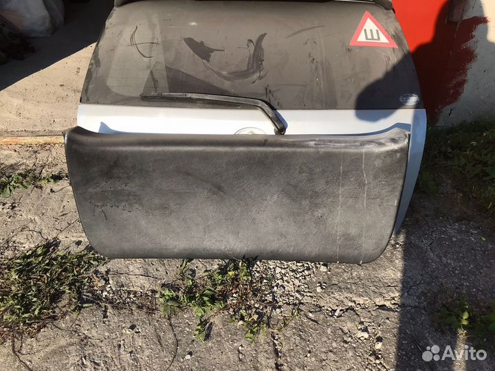 Задняя дверь