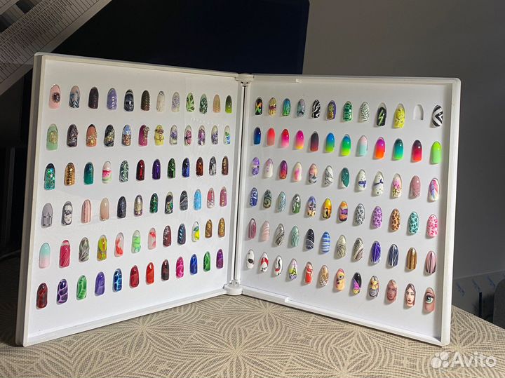Дисплей-книжка на 144 типсы для мастера маникюра