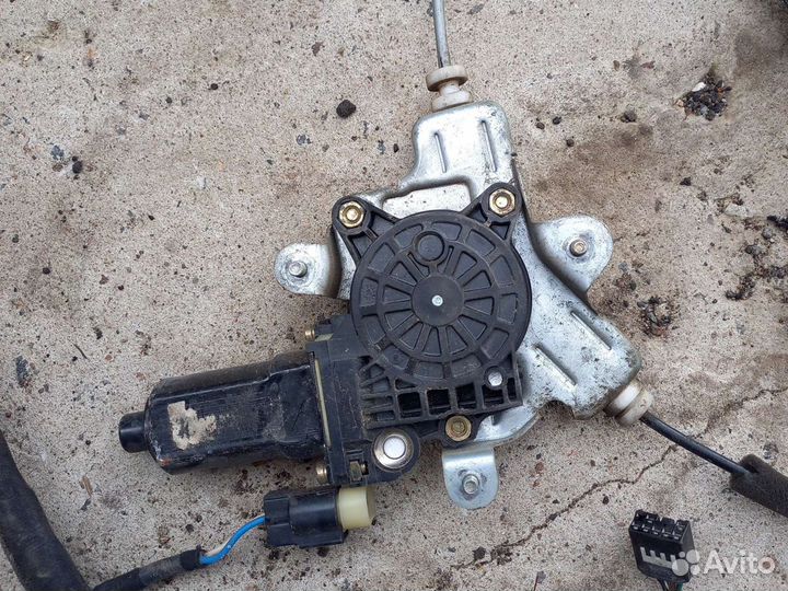 Передний левый электростеклоподъёмник Hyundai Getz