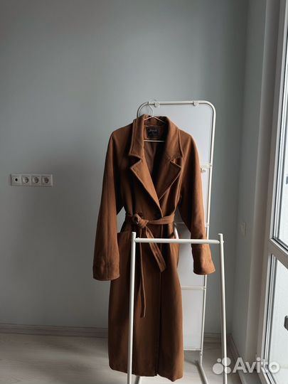 Коричневое пальто оверсайз
