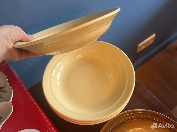 Блюда, тарелки, чайник и чашки, бокалы