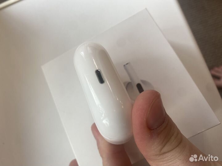 Apple AirPods Pro Lightning