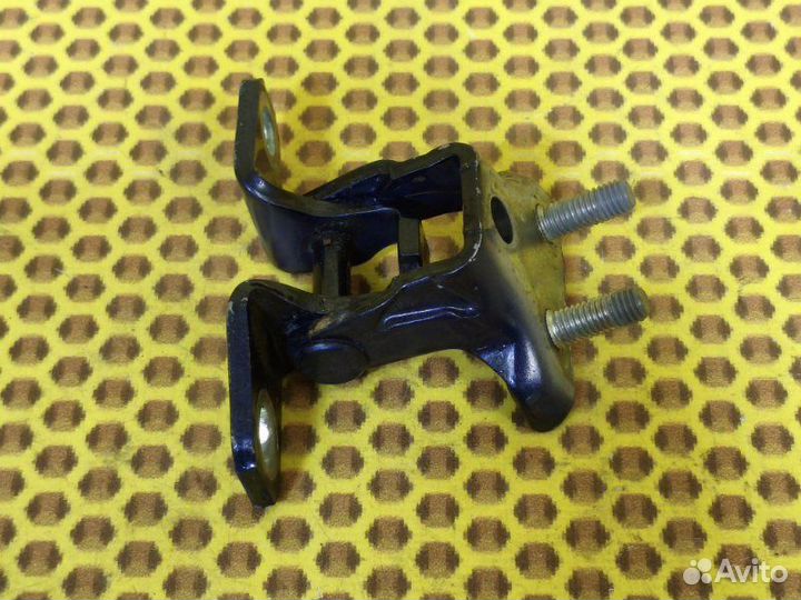 Петля двери задняя верхняя левая Mitsubishi Lancer