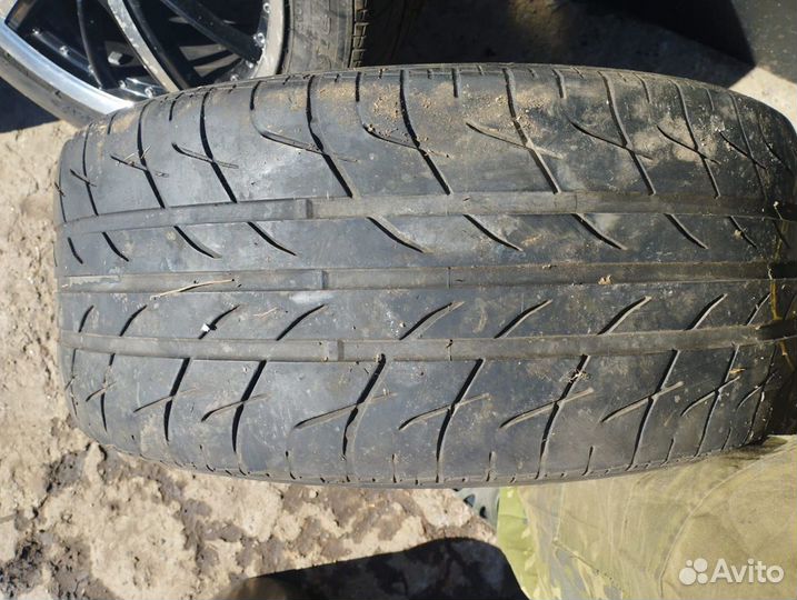 245/45 R18 100