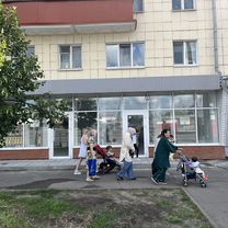 Торговая площадь, 65 м² возле метро на трафике