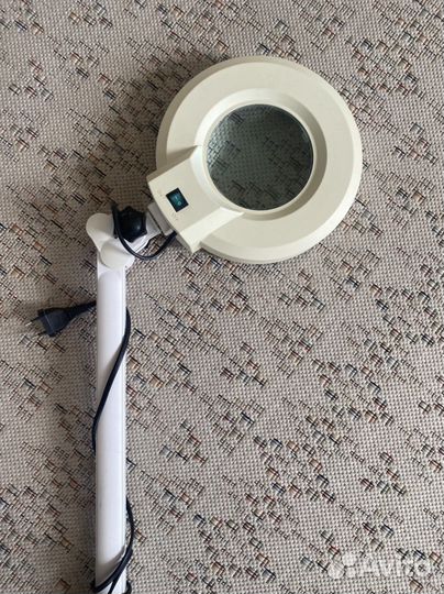 Лампа лупа для косметолога б/у на кронштейне