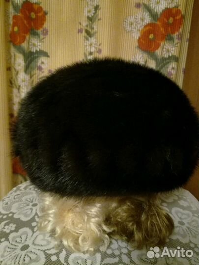 Женская норковая шапка,б/у,темно-коричнев