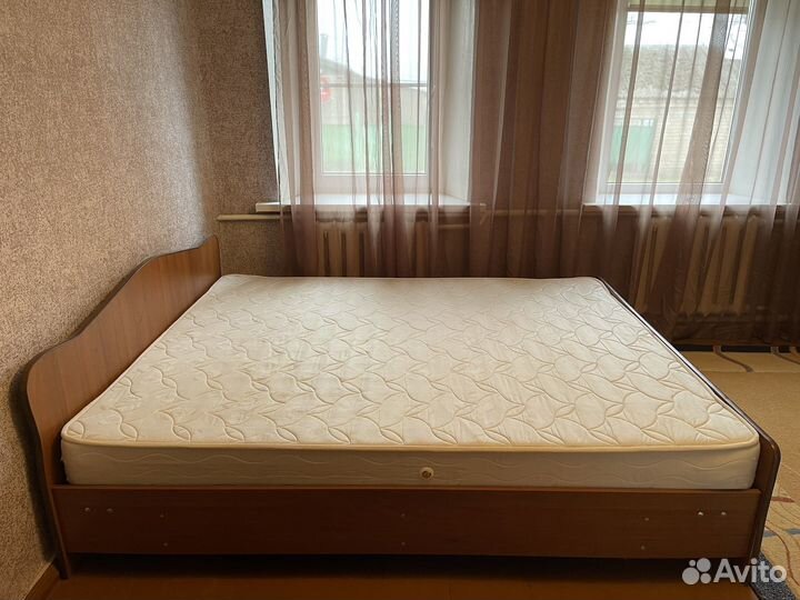 Кровать 2х спальная с матрасом бу