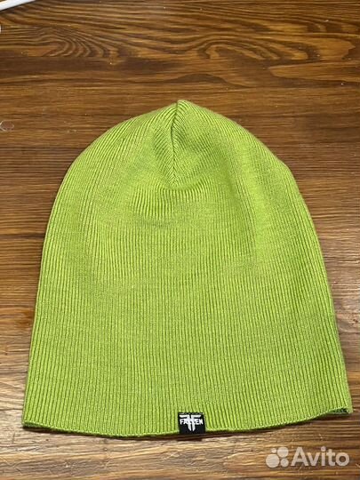 Зимняя вязаная шапка