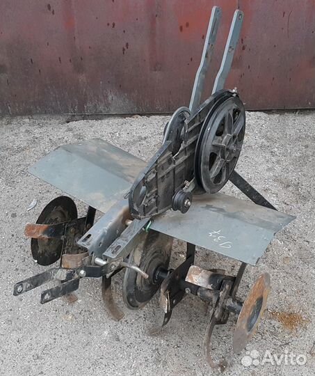 Остатки от мото-блоков. Редуктора. Плуги