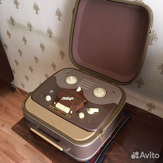 Катушечный магнитофон комета