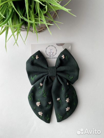 Заколки, резинки с вышивкой ручной работы