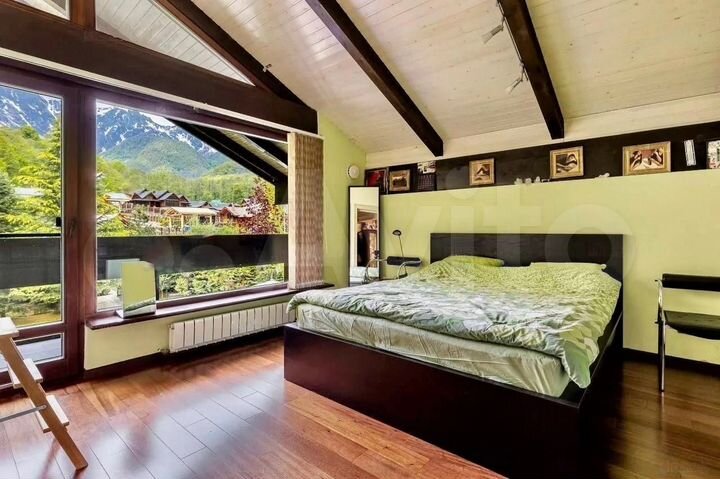 Дом 650 м² на участке 30 сот.