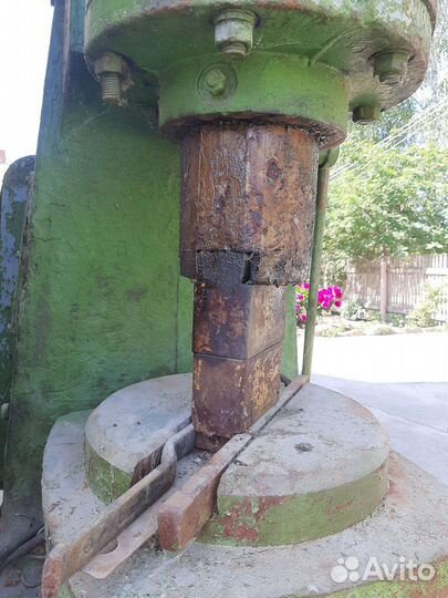 Продам кузнечный молот ма4129