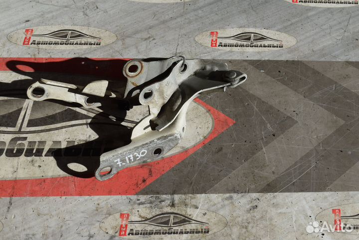 Петля капота c Toyota Mark II Wagon Blit JZX110W 1