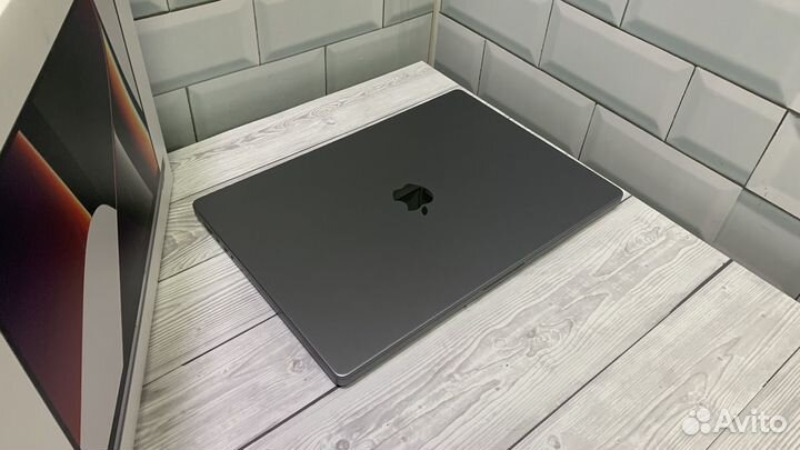 MacBook Pro 16“ 2021 — M1 Max, 32/512, 16 циклов