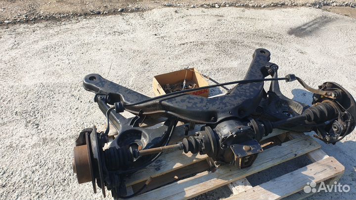 Подрамник в сборе на Mercedes-Benz W126 2,47