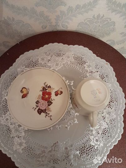 Бокал с блюдцем