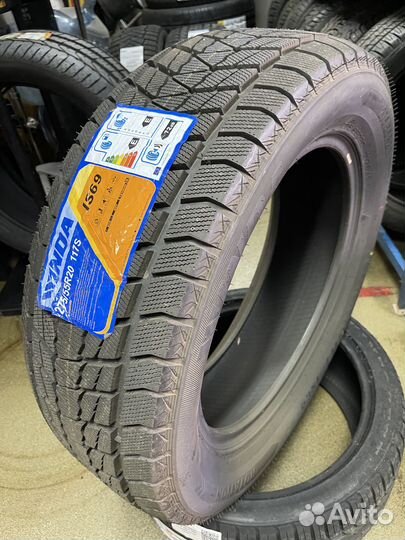 Winda IS69 275/55 R20 118S